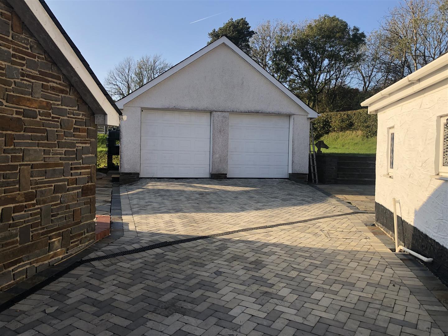 DETACHED GARAGE